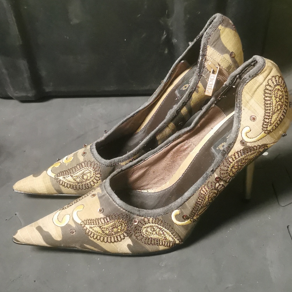 Brand new Okdmks camo heels, size 9